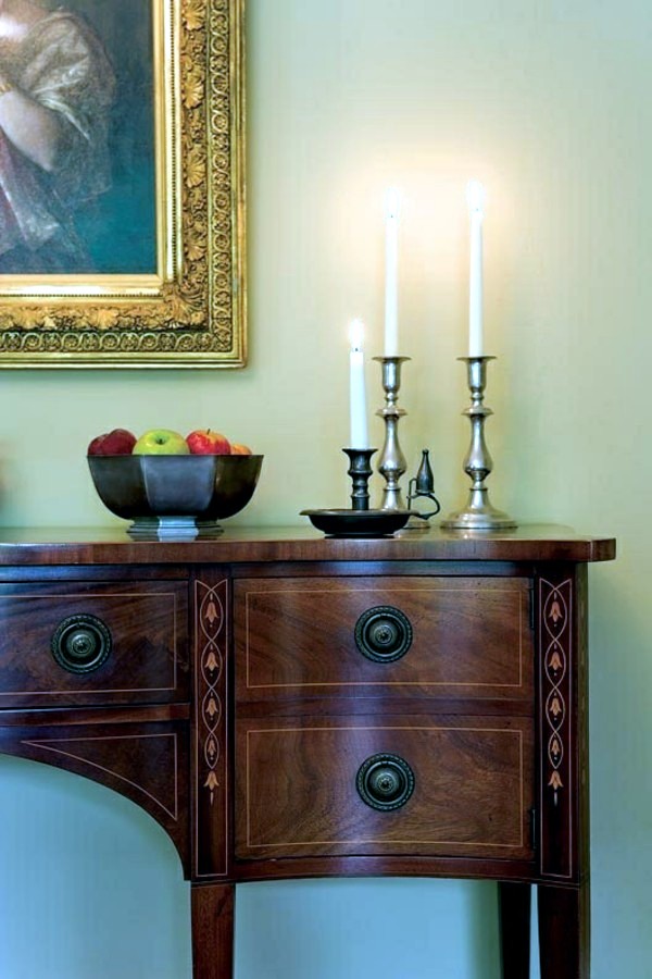 The charm of colonial furniture – stylish wooden furniture from a bygone era