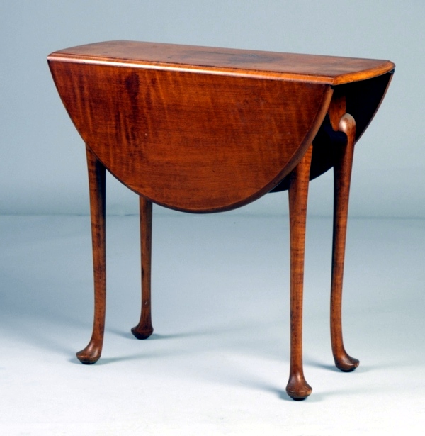 The charm of colonial furniture - stylish wooden furniture from a bygone era The charm of colonial furniture - stylish wooden furniture from a bygone era