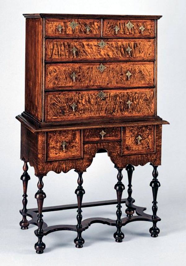 The charm of colonial furniture - stylish wooden furniture from a bygone era The charm of colonial furniture - stylish wooden furniture from a bygone era