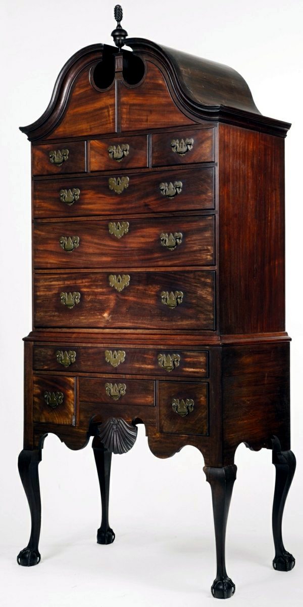 The charm of colonial furniture - stylish wooden furniture from a bygone era
