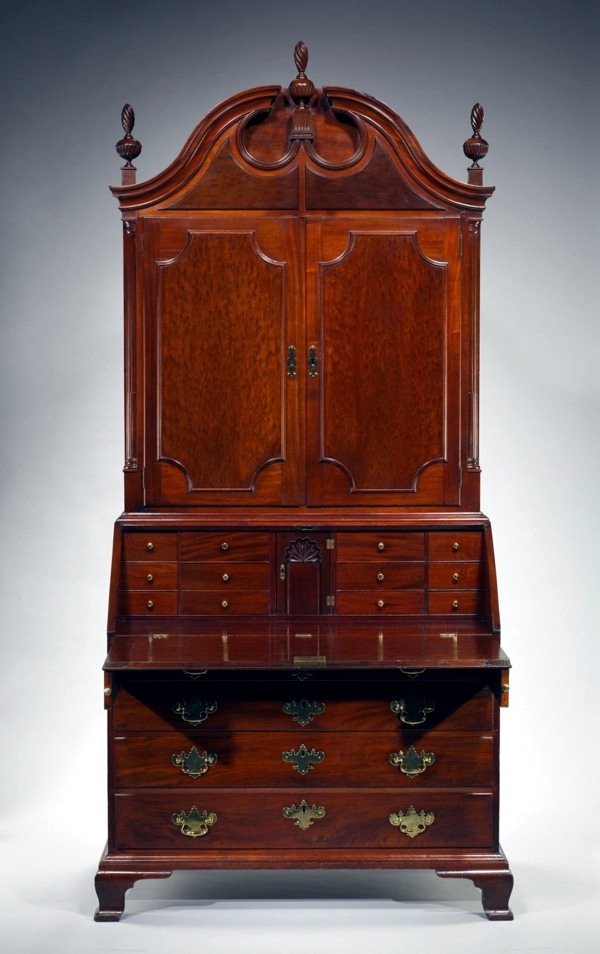 The charm of colonial furniture - stylish wooden furniture from a bygone era The charm of colonial furniture - stylish wooden furniture from a bygone era