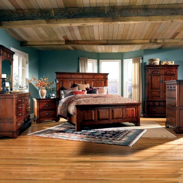 The charm of colonial furniture - stylish wooden furniture from a bygone era The charm of colonial furniture - stylish wooden furniture from a bygone era
