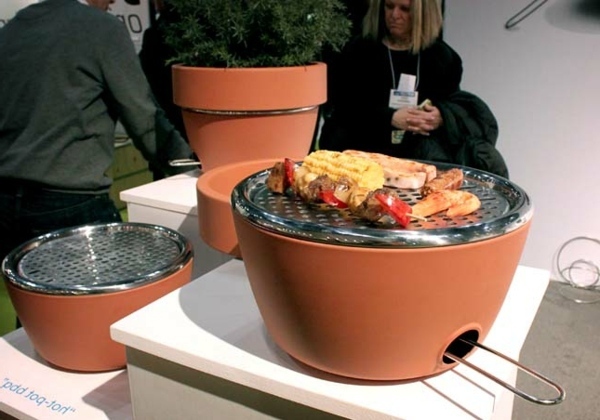 The best barbecue for your balcony - your barbecue and herb pot in one (plus video)