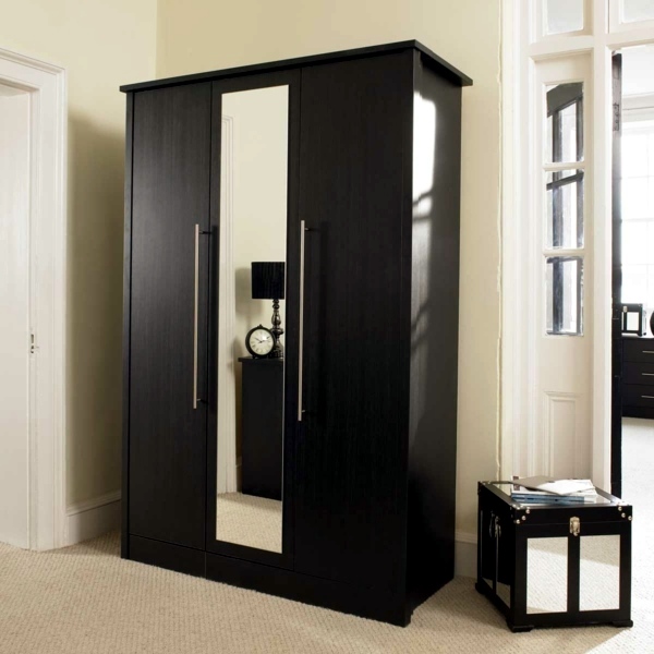 Modern, massive wardrobe in the bedroom - choose the best wardrobe Modern, massive wardrobe in the bedroom - choose the best wardrobe