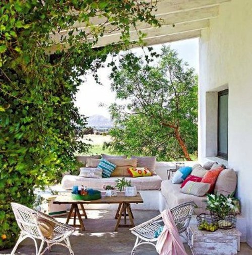 Beautiful, colorful porch ideas - cozy sitting area
