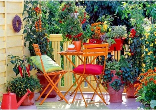 Beautiful, colorful porch ideas - cozy sitting area