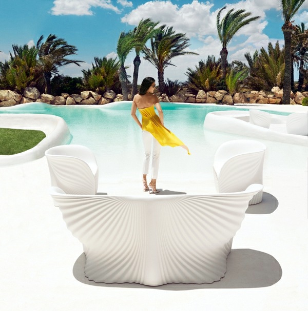 No boundaries between structure and form - Biophilia aesthetic furniture collection