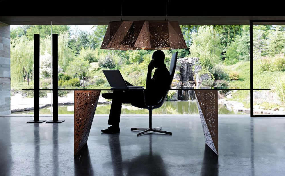 Contemporary pendant lamp made of wood