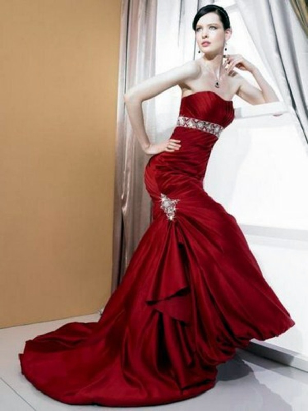 20 trendy red dresses for an unforgettable look