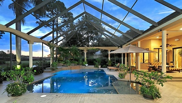 Stylish ideas for the swimming pool at home