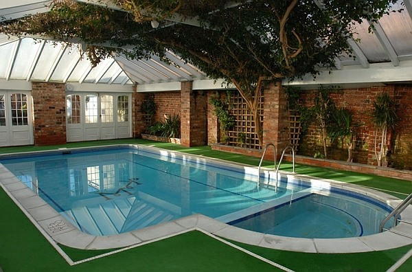 Stylish ideas for the swimming pool at home