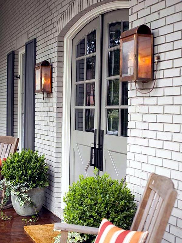 Accessories and lighting for the front door area