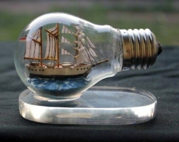 DIY decoration from bulbs - 120 craft ideas for old light bulbs