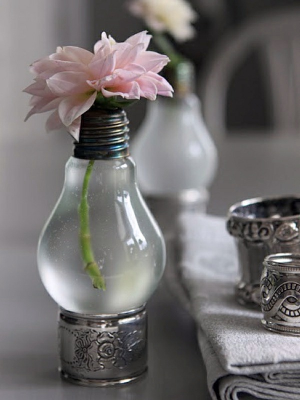 DIY decoration from bulbs – 120 craft ideas for old light bulbs | Avso