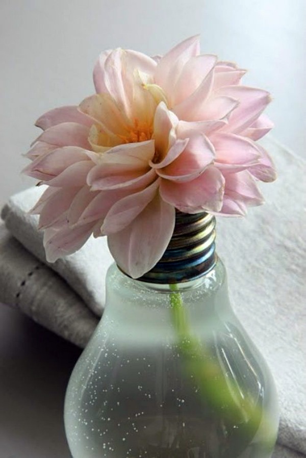 DIY decoration from bulbs - 120 craft ideas for old light bulbs DIY decoration from bulbs - 120 craft ideas for old light bulbs