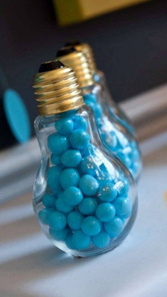 DIY decoration from bulbs - 120 craft ideas for old light bulbs DIY decoration from bulbs - 120 craft ideas for old light bulbs