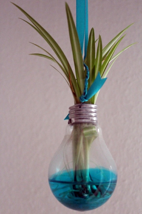 DIY decoration from bulbs – 120 craft ideas for old light bulbs | Avso