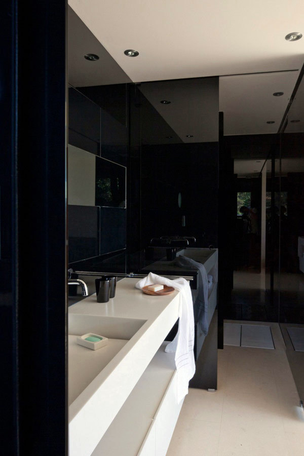 Modern wooden residence located in Spain Modern wooden residence located in Spain