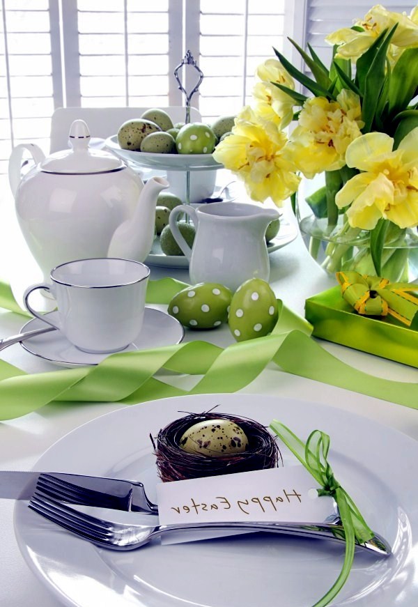 Colorful table decoration for Easter