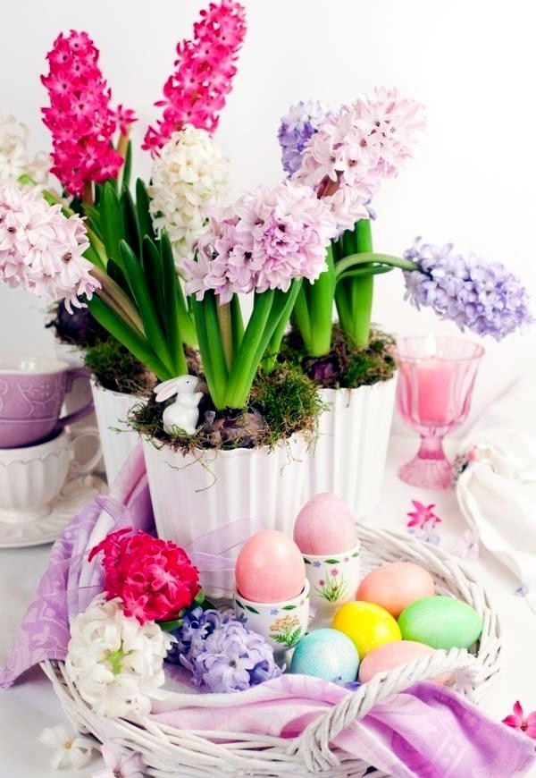Colorful table decoration for Easter