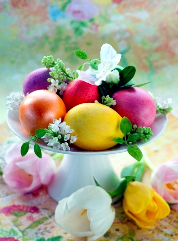 Colorful table decoration for Easter