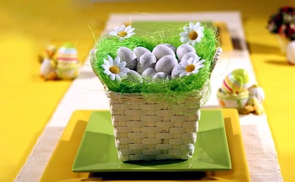 Colorful table decoration for Easter