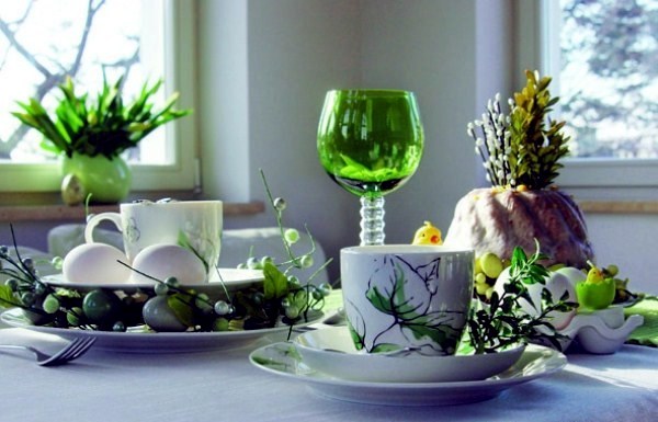 Colorful table decoration for Easter