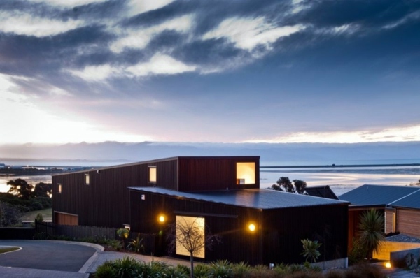 Comfortable interior design and picturesque scenery - the Nelson House in New Zealand