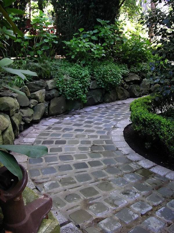 Gartengestaltung - Make stone wall in the garden - creative exterior architecture