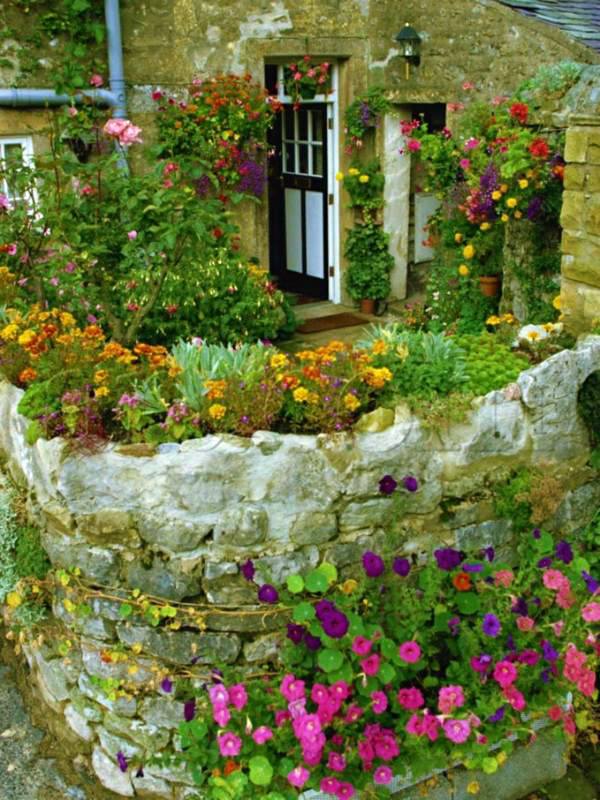 Make stone wall in the garden – creative exterior architecture