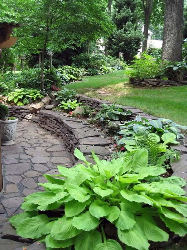 Make stone wall in the garden - creative exterior architecture