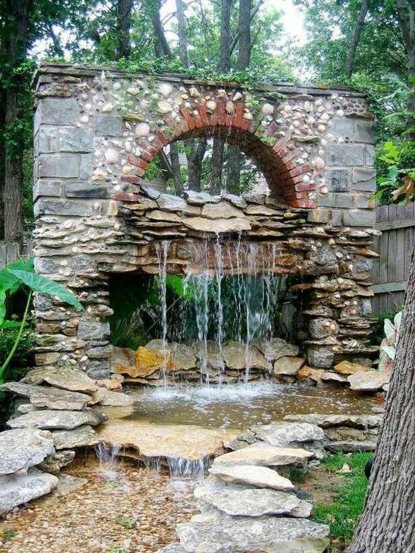 Make stone wall in the garden - creative exterior architecture