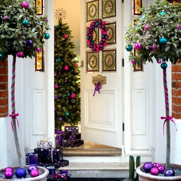 The entrance decorate - prepare the feasts thrilled