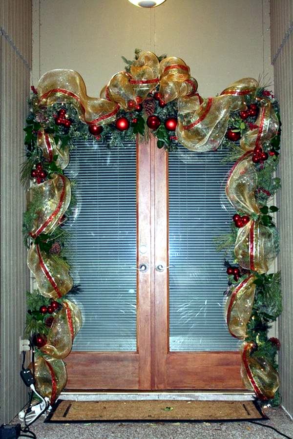 The entrance decorate - prepare the feasts thrilled