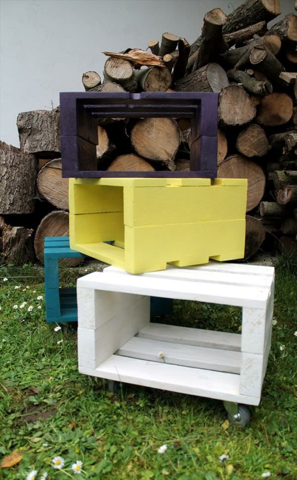 Möbel - Stool wooden pallets - colors and usefulness