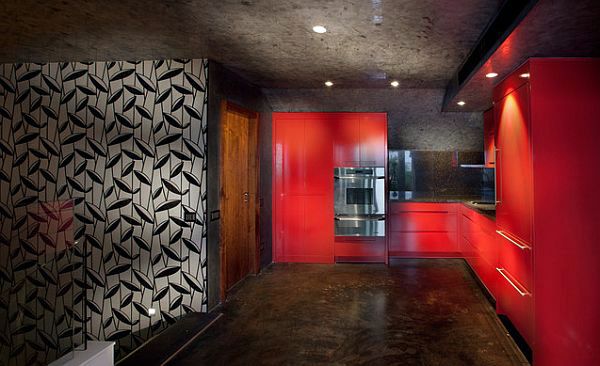 Cool red color for the kitchen with momentum