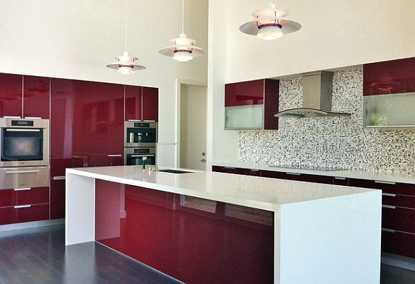 Cool red color for the kitchen with momentum