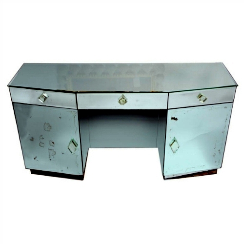10 of the best vintage desks in their home office or office