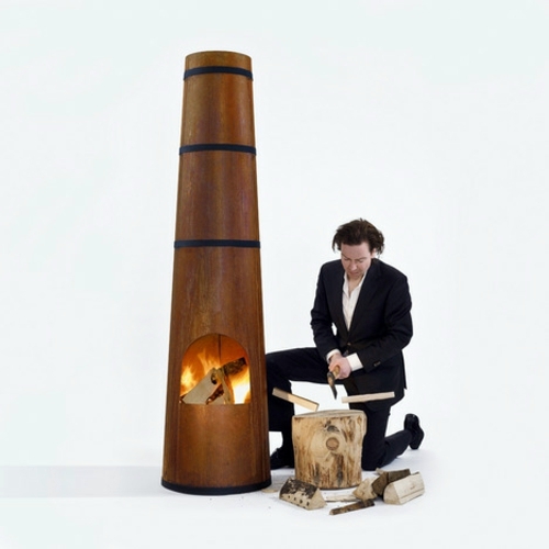 Outdoor wood-burning stove in the form of chimney of Frederik Roijé