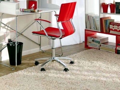 Showy, funktonal furnished home office with red accents