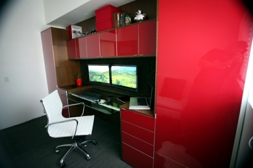 Showy, funktonal furnished home office with red accents