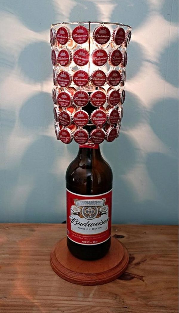 Extraordinary DIY lamp from bottle caps