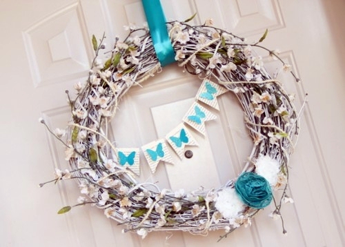 Tinker great blue Easter wreath itself