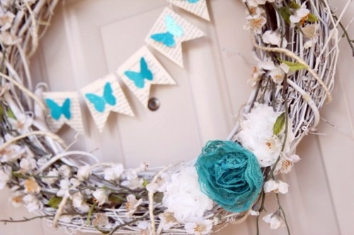Tinker great blue Easter wreath itself