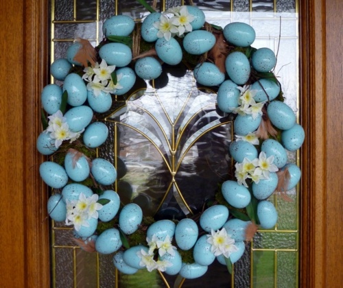 Tinker great blue Easter wreath itself