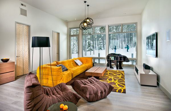 Set fresh accents - sofas and cushions in cool, modern style