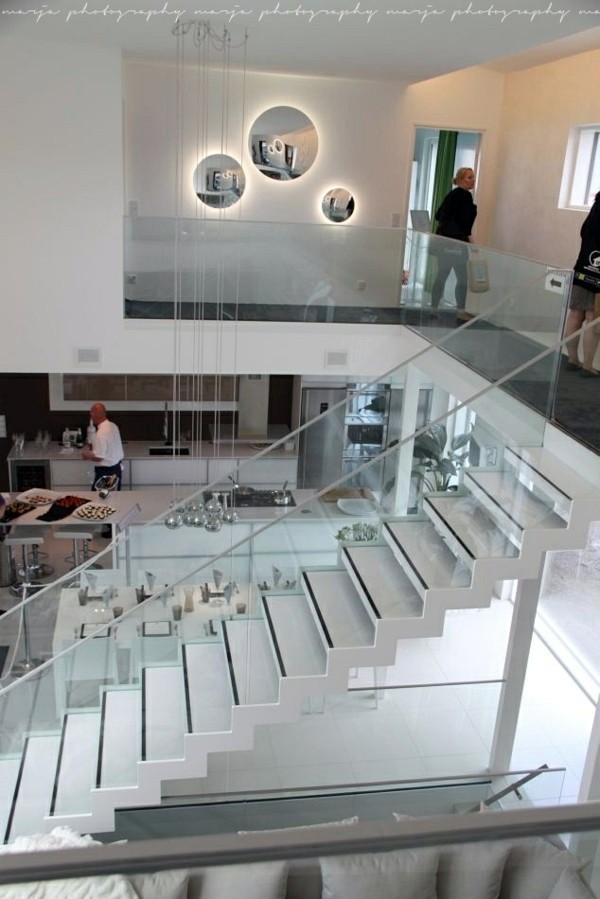 101 modern stairs appear as an eye-catcher in your home