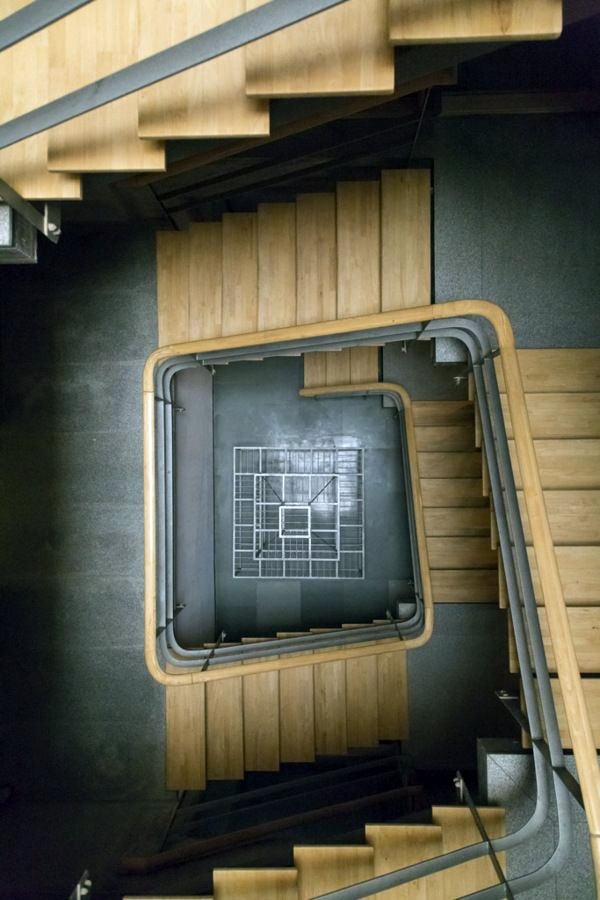 101 modern stairs appear as an eye-catcher in your home