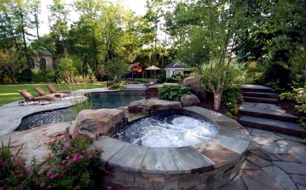 Portable hot tub for outdoor fun in the garden or swimming pool? Portable hot tub for outdoor fun in the garden or swimming pool?