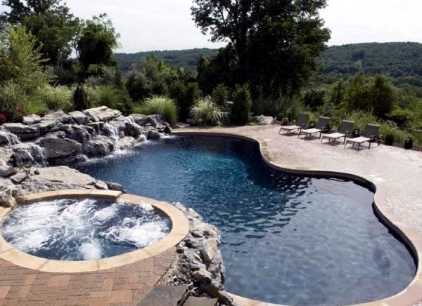 Portable hot tub for outdoor fun in the garden or swimming pool? Portable hot tub for outdoor fun in the garden or swimming pool?